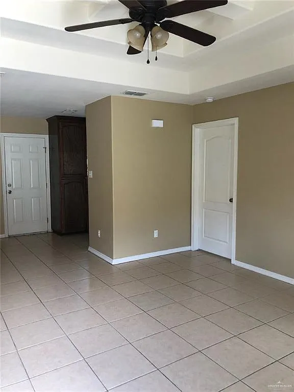 Building Photo - 200 W Amy Dr #C