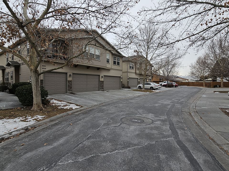 Drive into community from 2200W