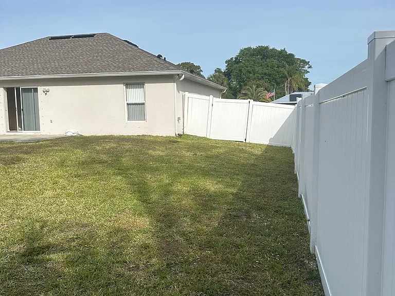 1068 Saint Johns St SE — Photo 5
