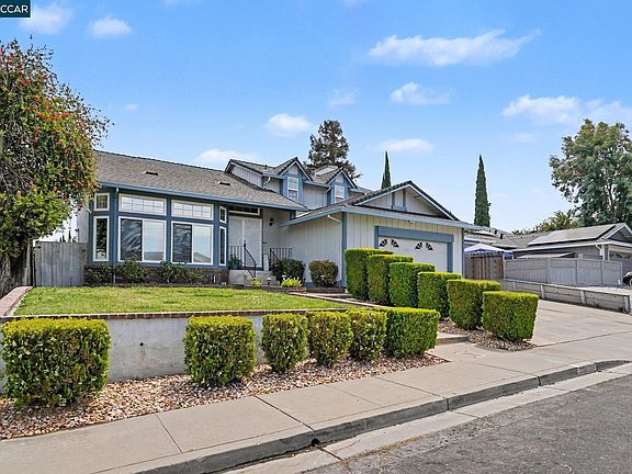 3rd image of 3727 Arlington Cir