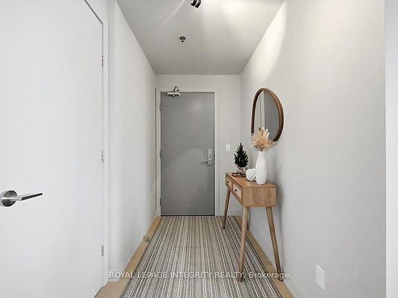 3rd image of 203 Catherine St #602