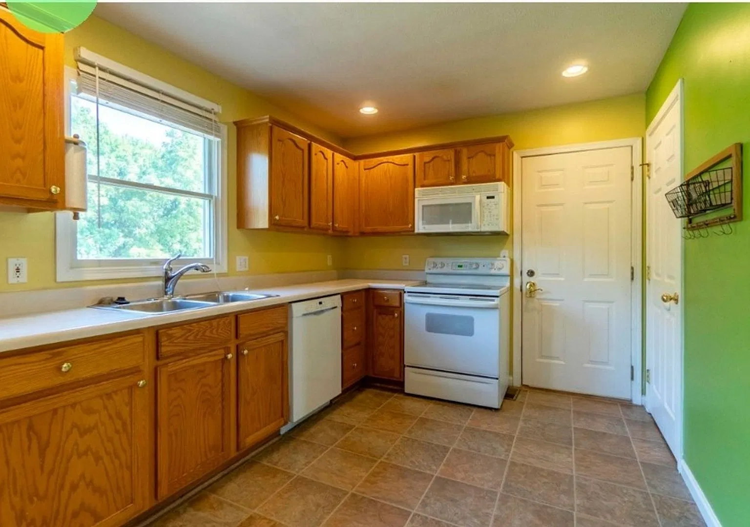 Charming 4BR House in Dunlap — Photo 3