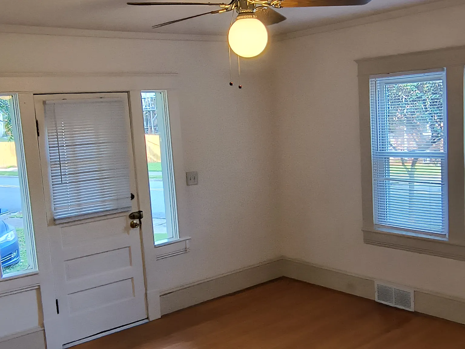 1 bed, 920 sqft, $1,300 — Photo 2