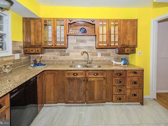 4th image of 1222 Aster Dr