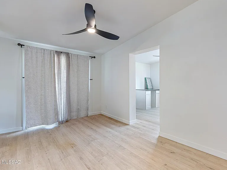 227 S Avenue B — Photo 12