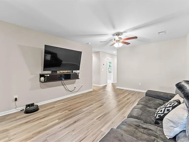 201 Vista Cir — Photo 3
