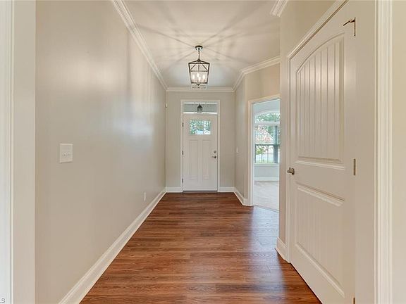 5th image of 512 Birchwood Dr