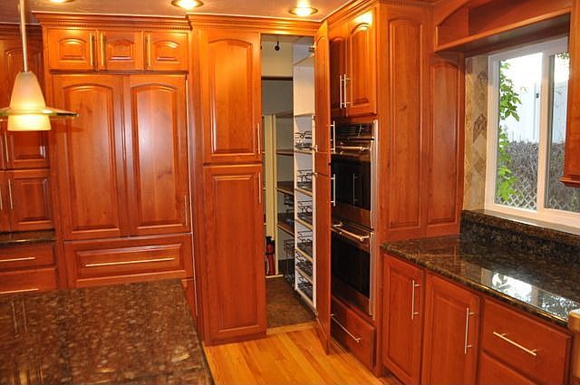 2nd image of 204 E Linwood Dr