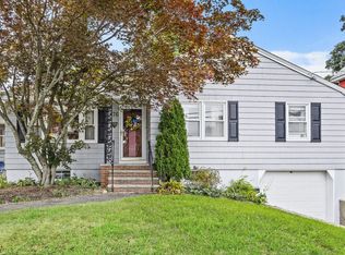 76 Forest St, Lowell, MA 01851