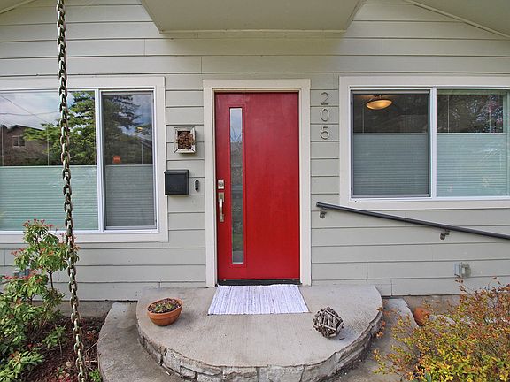 2nd image of 205 NE 79th Ave