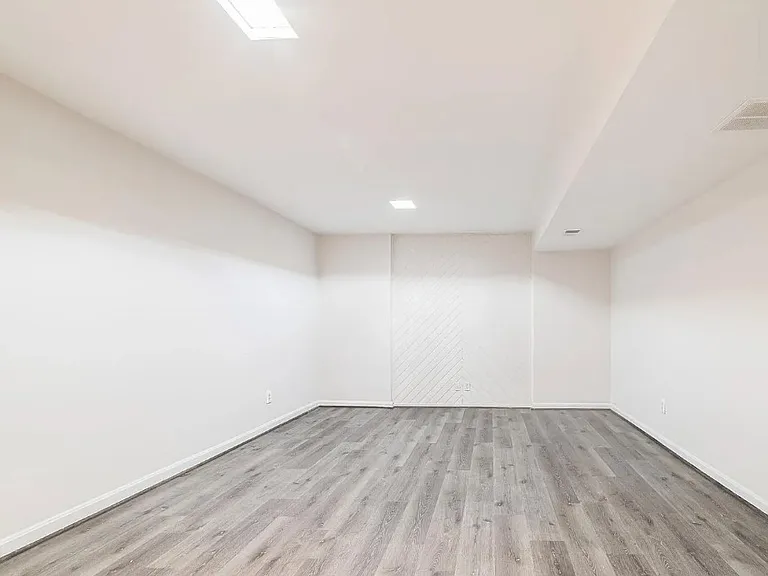 10885 Oak Green Ct — Photo 22