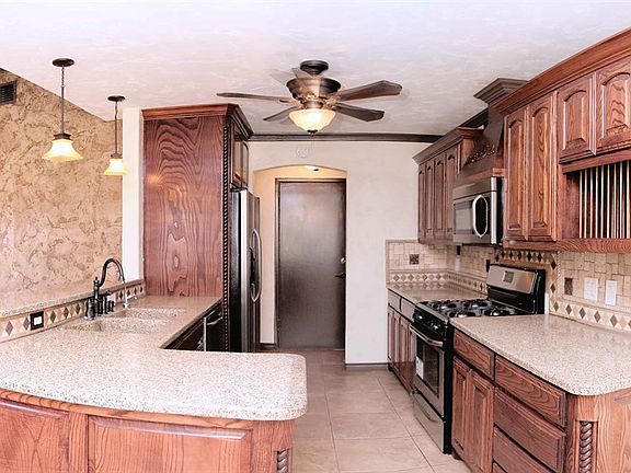 3rd image of 4909 Brownwood Dr