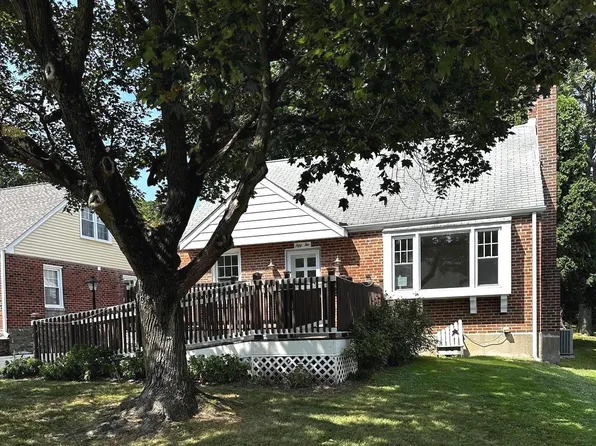 52 S Malin Rd, Broomall, PA 19008