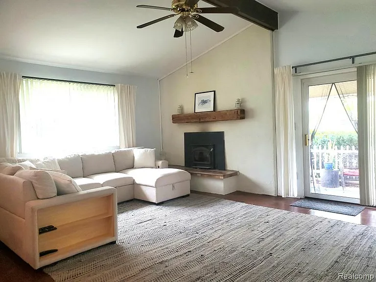 37515 Agar Dr — Photo 3