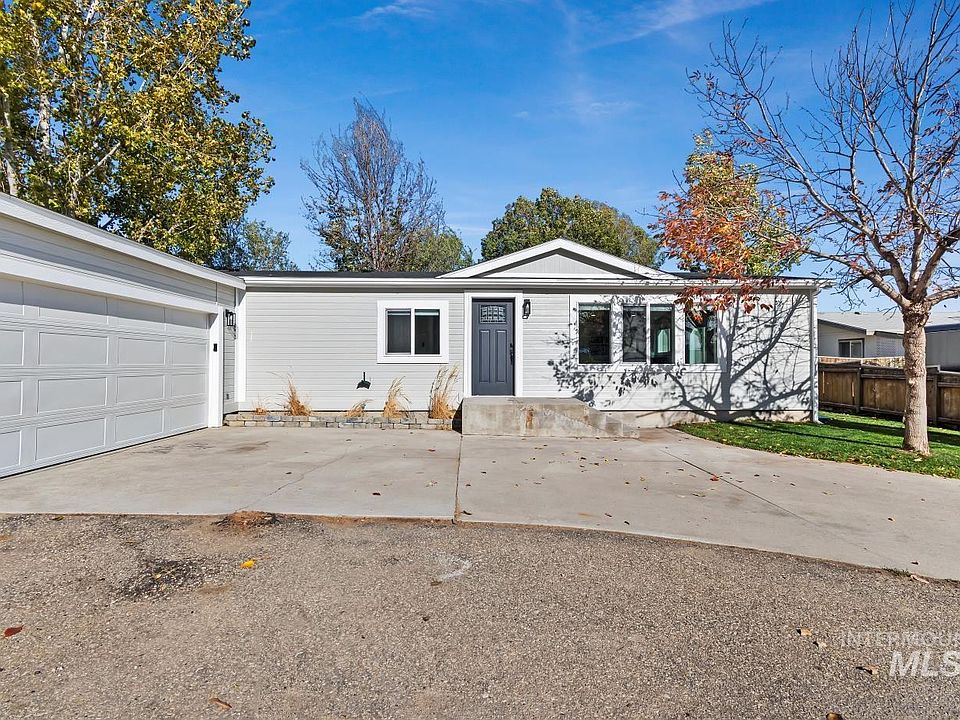 2nd image of 880 W Aloe Vera Ct