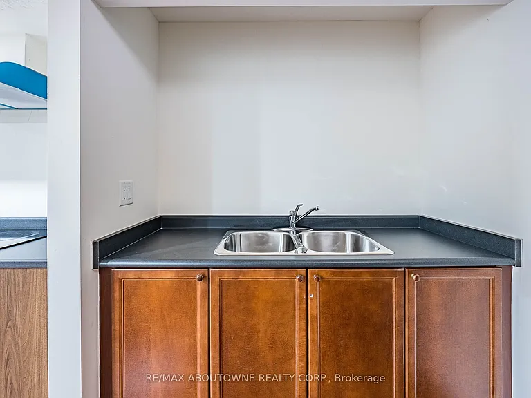 3221 Erin Centre Blvd #BASEMENT — Photo 14