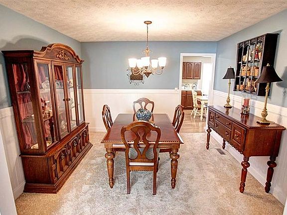 3rd image of 1461 Roamont Dr