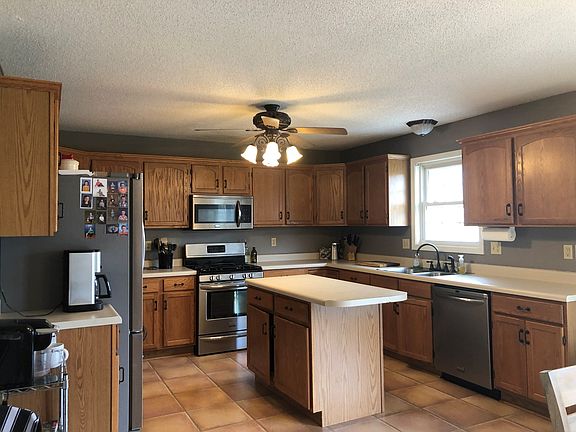 3rd image of 97 Hillcrest St