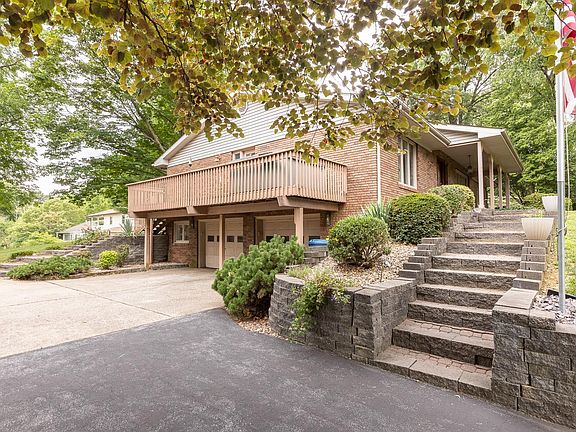 3rd image of 412 Barnett Dr