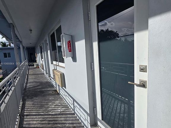 3rd image of 7155 Rue Notre Dame APT 9