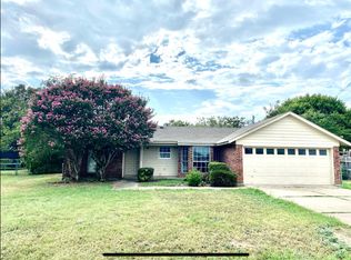 529 Highpoint Dr, Godley, TX 76044