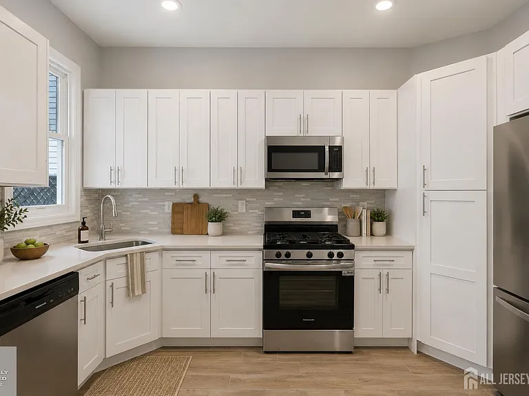 327 S Orange Ave #1 — Photo 4