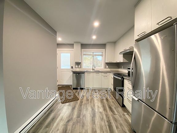 3rd image of 729CARRIAG E Bay Ave