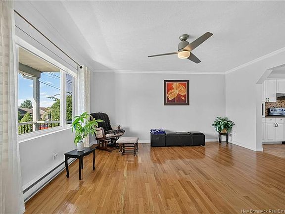 2nd image of 409 Gaspe St