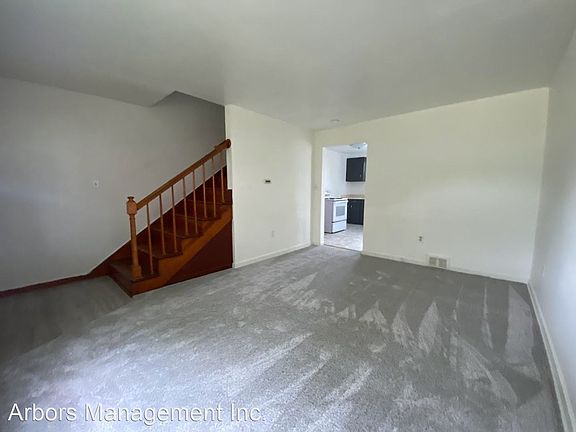 4th image of 202 1/2 S 7th St