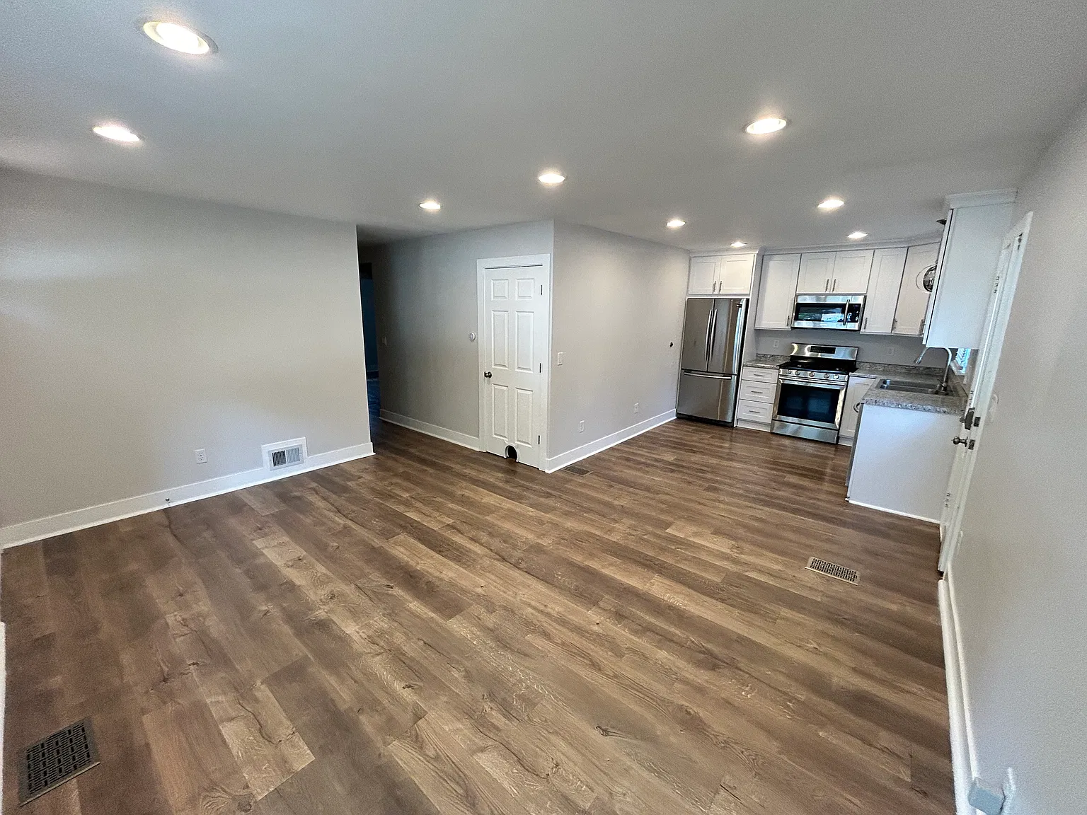 2059 Phillips Ave — Photo 4