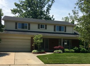 787 N Brys Dr, Grosse Pointe Woods, MI 48236
