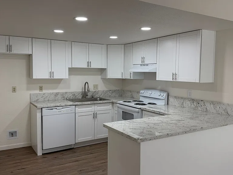 7231-7233 Adobe Casa Court — Photo 3