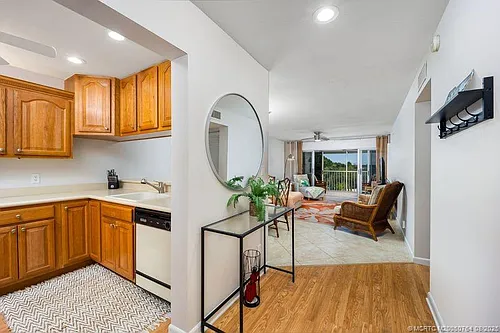 1550 NE Ocean Blvd Photo 1