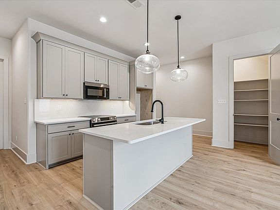 5th image of 5490 Park Ave