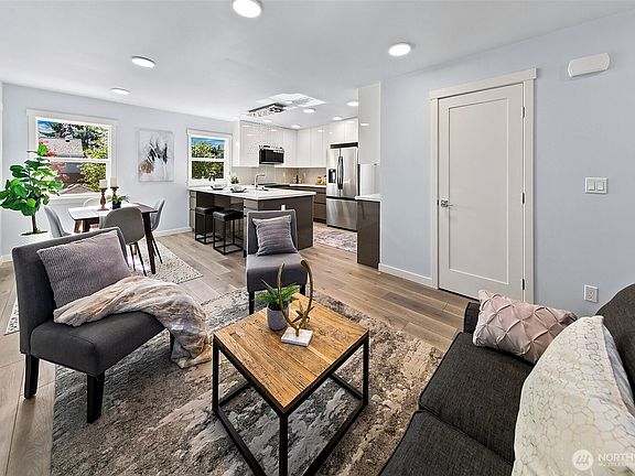 3rd image of 332 NE Elk Place