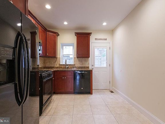 3rd image of 2547 S Juniper St