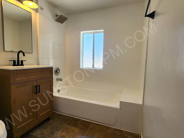 975 N Eleanor St — Photo 13