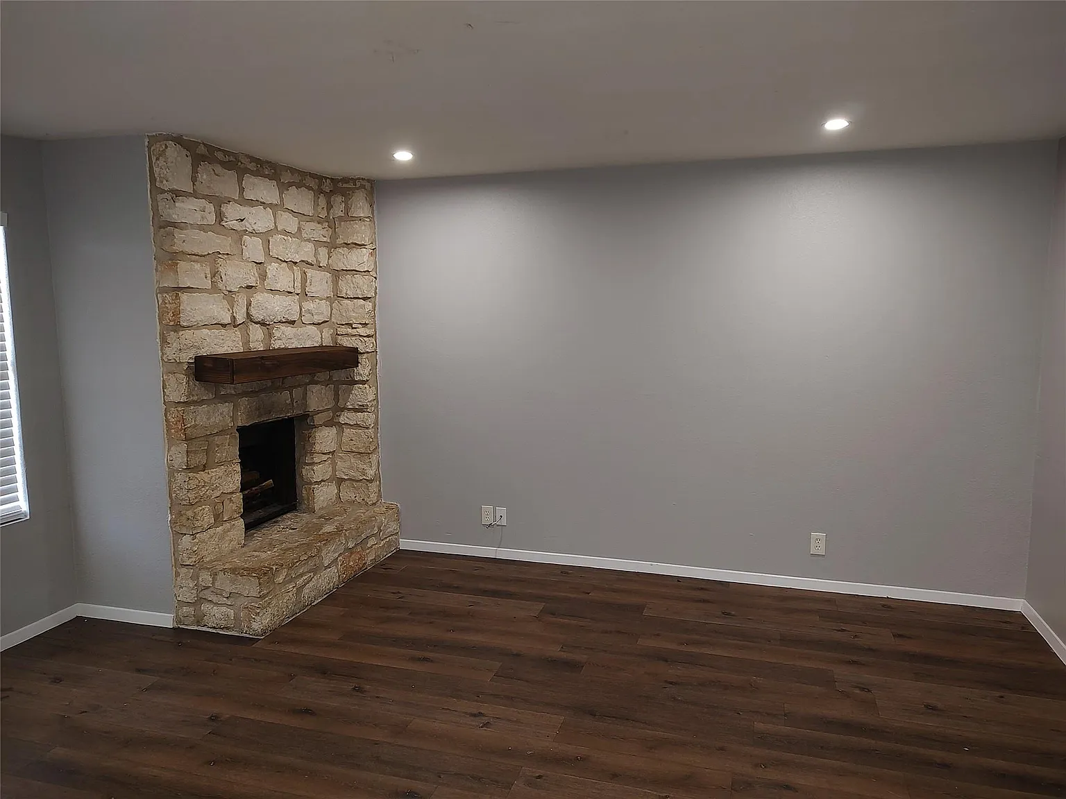 2 bed, 1.0 bath, 775 sqft, $950 — Photo 3