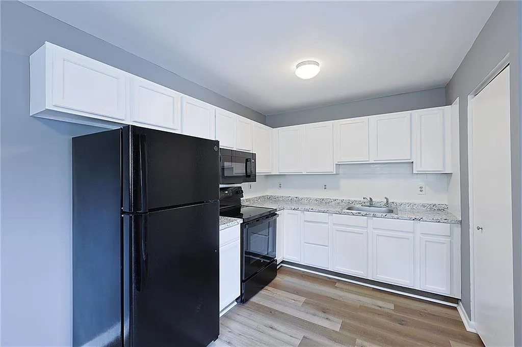 1 bed, 920 sqft, $1,900 — Photo 1