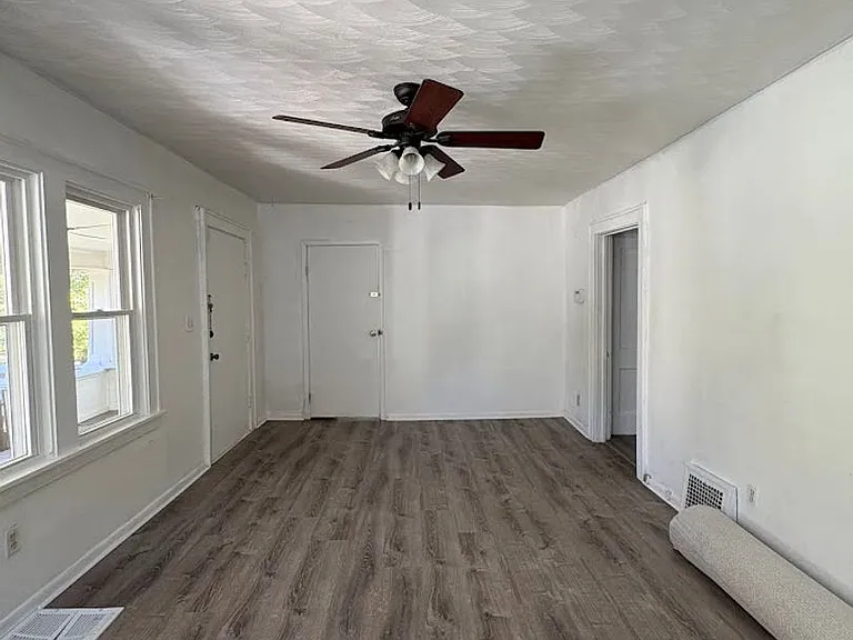 844 Lawton St — Photo 5