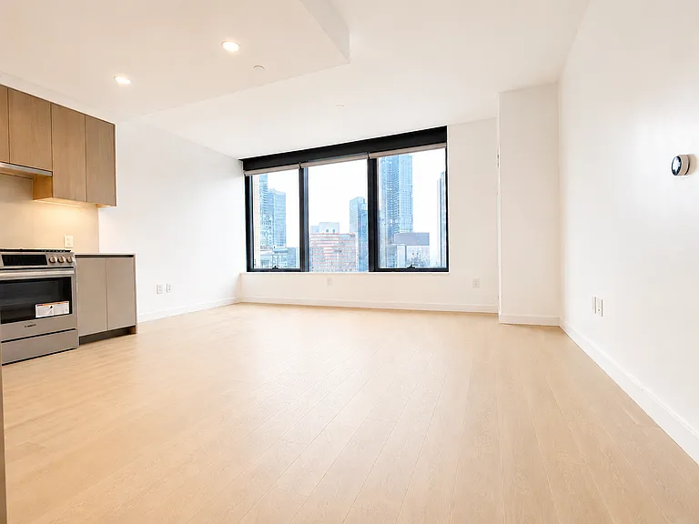 3 Court Sq #2704 — Photo 4