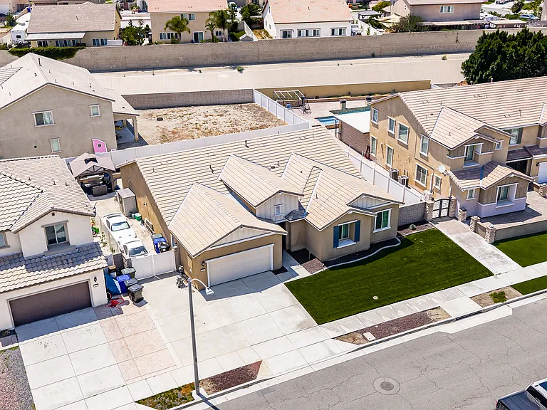 4825 Magnum Way — Photo 37