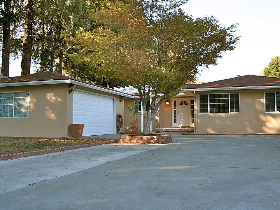 1st image of 371 Pamlar Ave