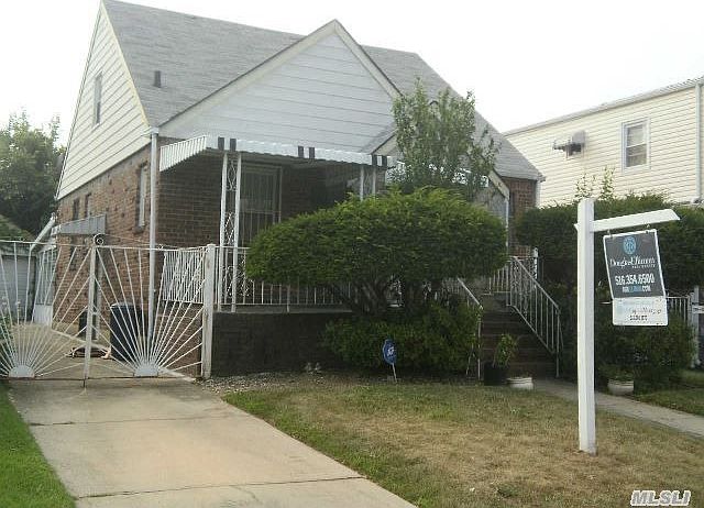1st image of 11910 222nd St