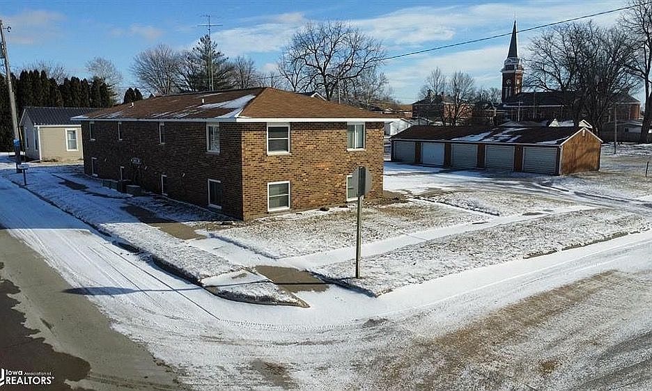 5 car garage close to unit