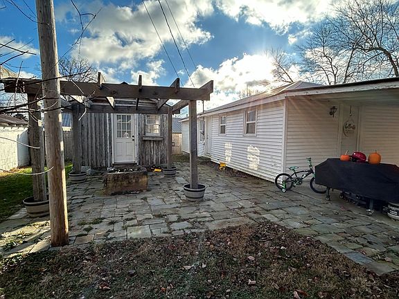4th image of 306 E Wright Ave
