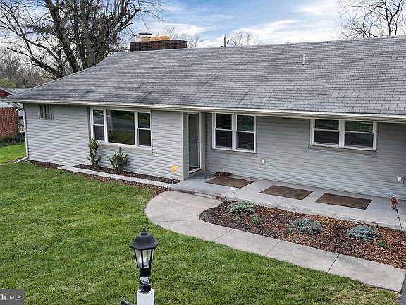 2nd image of 9 Oakmont Rd