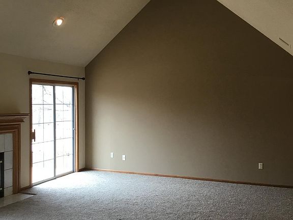 Nice vaulted ceiling in living room.