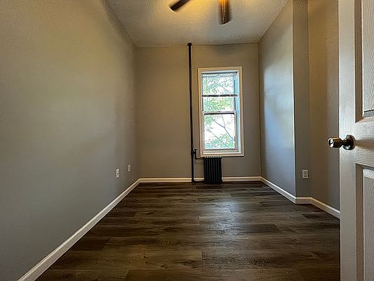 2nd image of 367 20th St #8