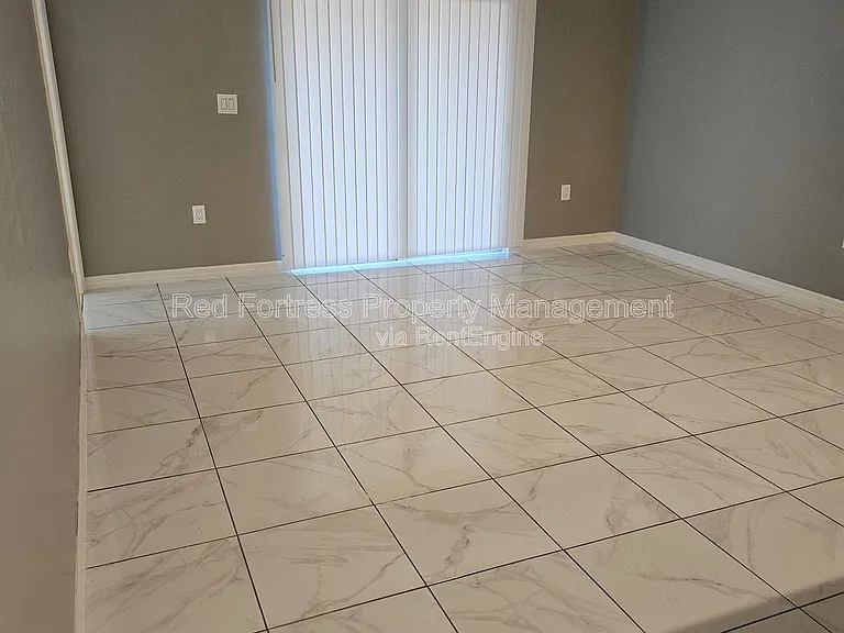 310 Gordon Ave S — Photo 3
